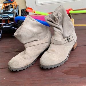 Beige slouchy ankle boot